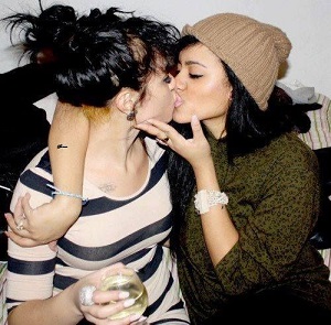 Chat with Bi Curious Singles and Couples